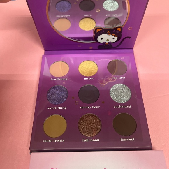 The crème “hello kitty “ eyeshadow pallet bundle - Picture 3 of 4